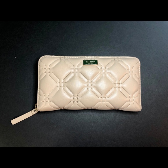 kate spade Handbags - 🎉HP🎉 KS Neda Bone Quilted Leather Wallet